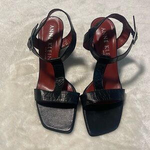 Like New! Anne Klein Women’s Soft Black Leather Sandals. Made In Italy. Size 8.5